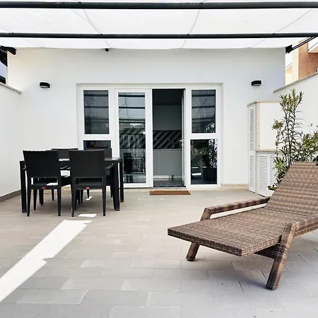 Maison Blue Con Patio Apartment